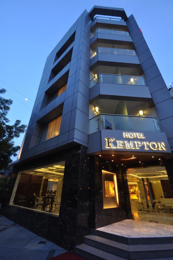 Kempton Hotel Calcutá Exterior foto